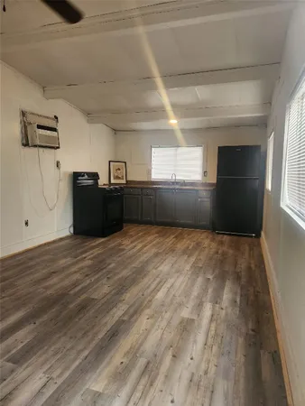 $975 | 4439 13th Street, Bacliff, TX 77518