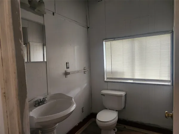 $975 | 4439 13th Street, Bacliff, TX 77518