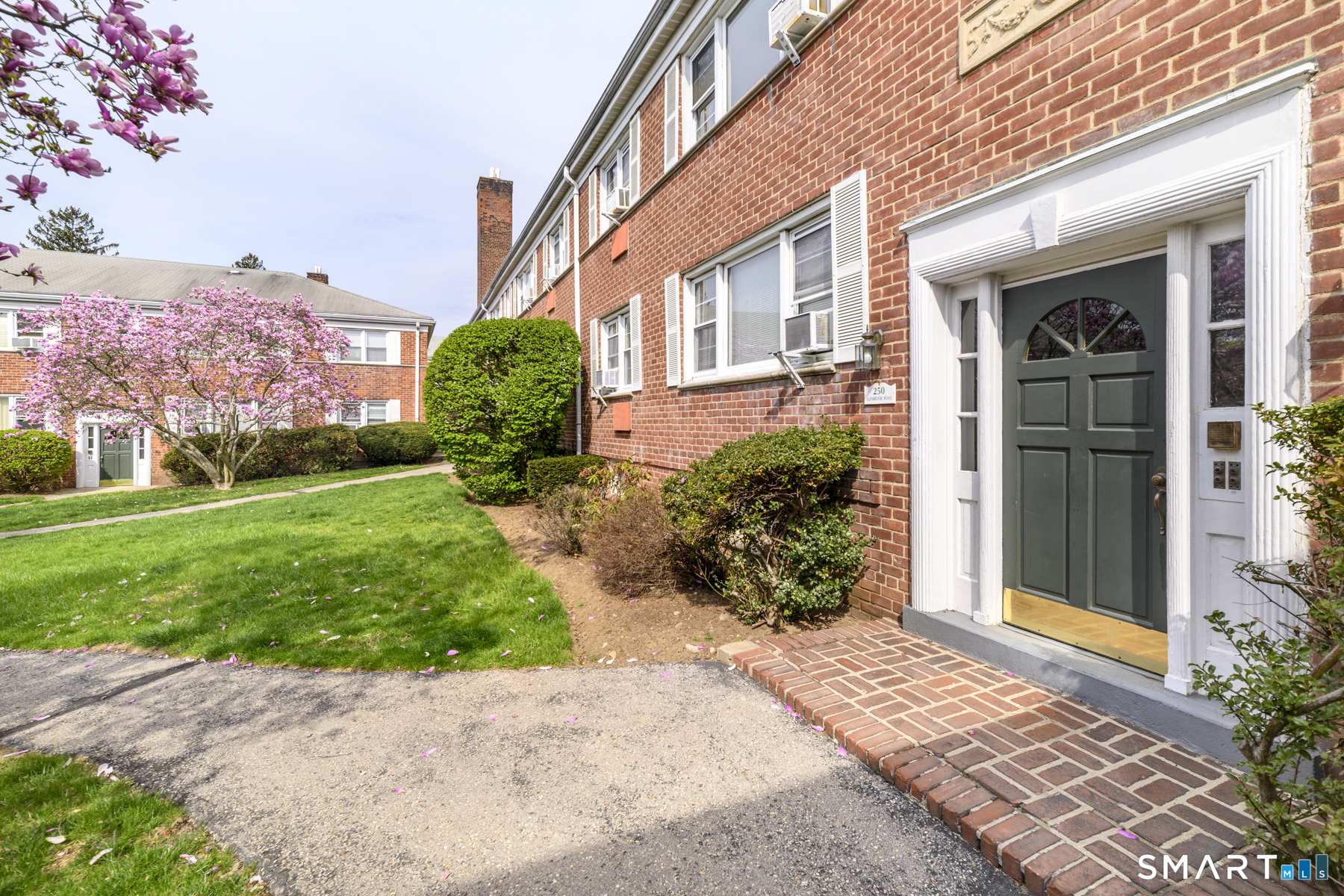 250 Glenbrook Road, Unit 38C Stamford, CT 06906 - Photo 19 of 23 250 Glenbrook Rd. front main entrance