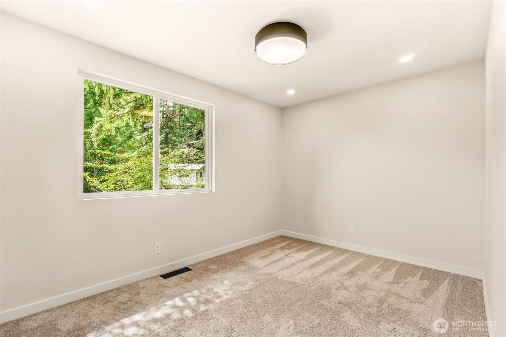 10554 Northeast 150th Court Bothell, WA 98011 - Photo 19 of 39