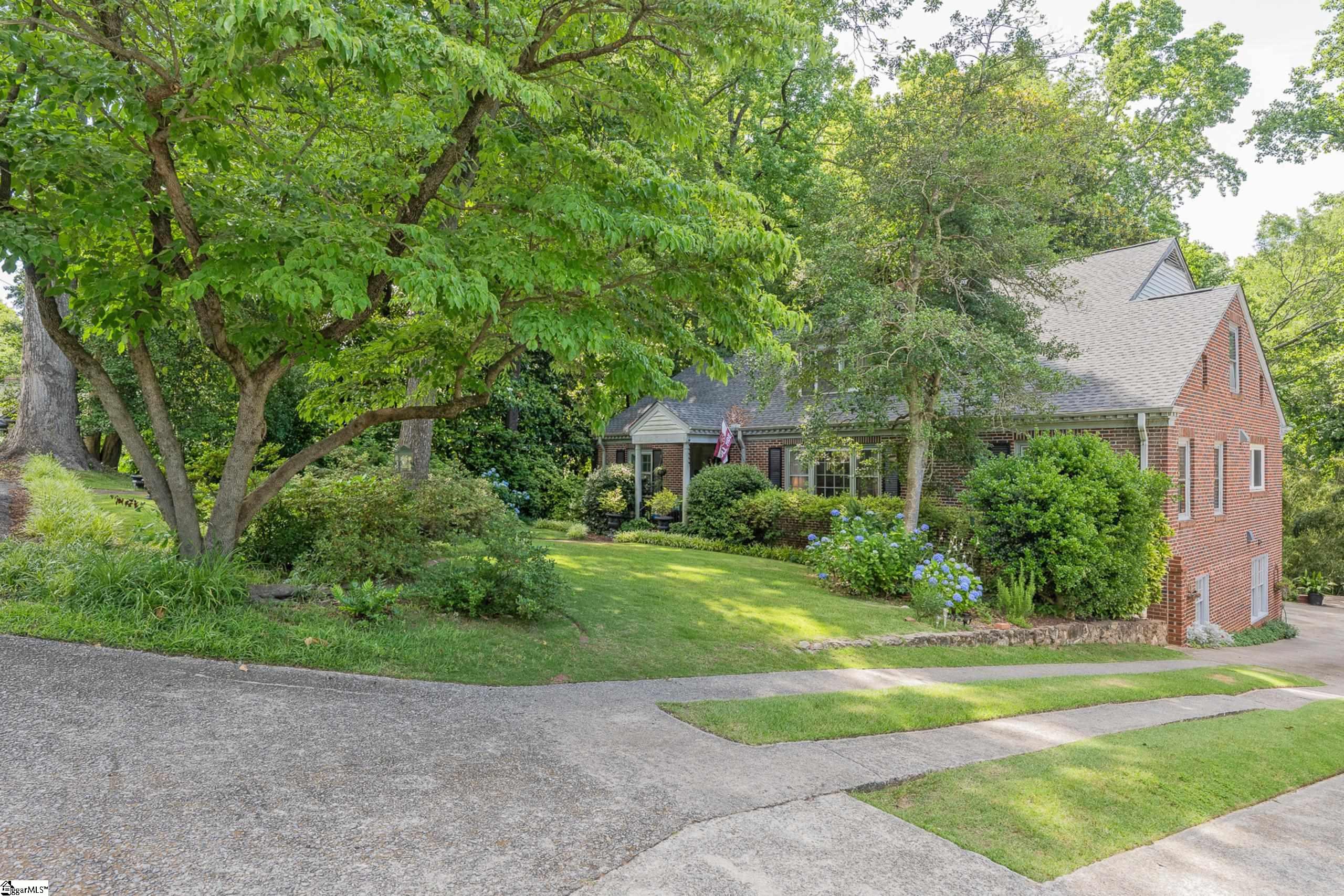 361 Riverside Drive Greenville, SC 29605 - Photo 3 of 43 Gallery Image 3