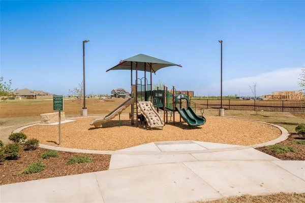 $2,600 | 821 Apeldoorn Trail, Little Elm, TX 75068