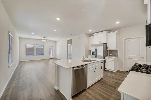 $2,600 | 821 Apeldoorn Trail, Little Elm, TX 75068