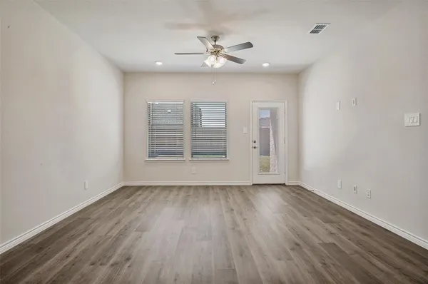 $2,600 | 821 Apeldoorn Trail, Little Elm, TX 75068