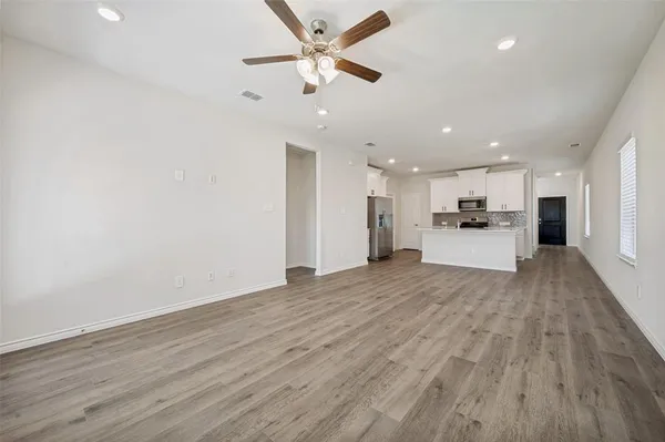 $2,600 | 821 Apeldoorn Trail, Little Elm, TX 75068