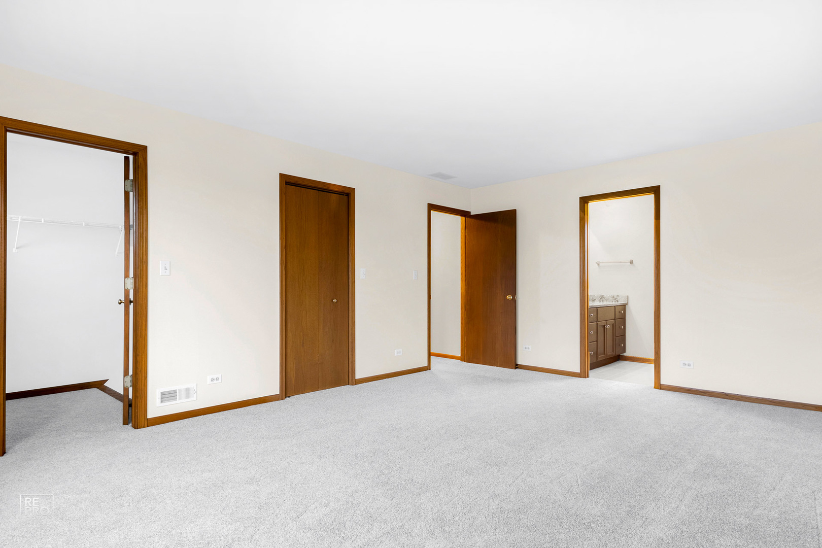 1205 East Camp McDonald Road Prospect Heights, IL 60070 - Photo 12 of 21 a view of an empty room with closet and a window