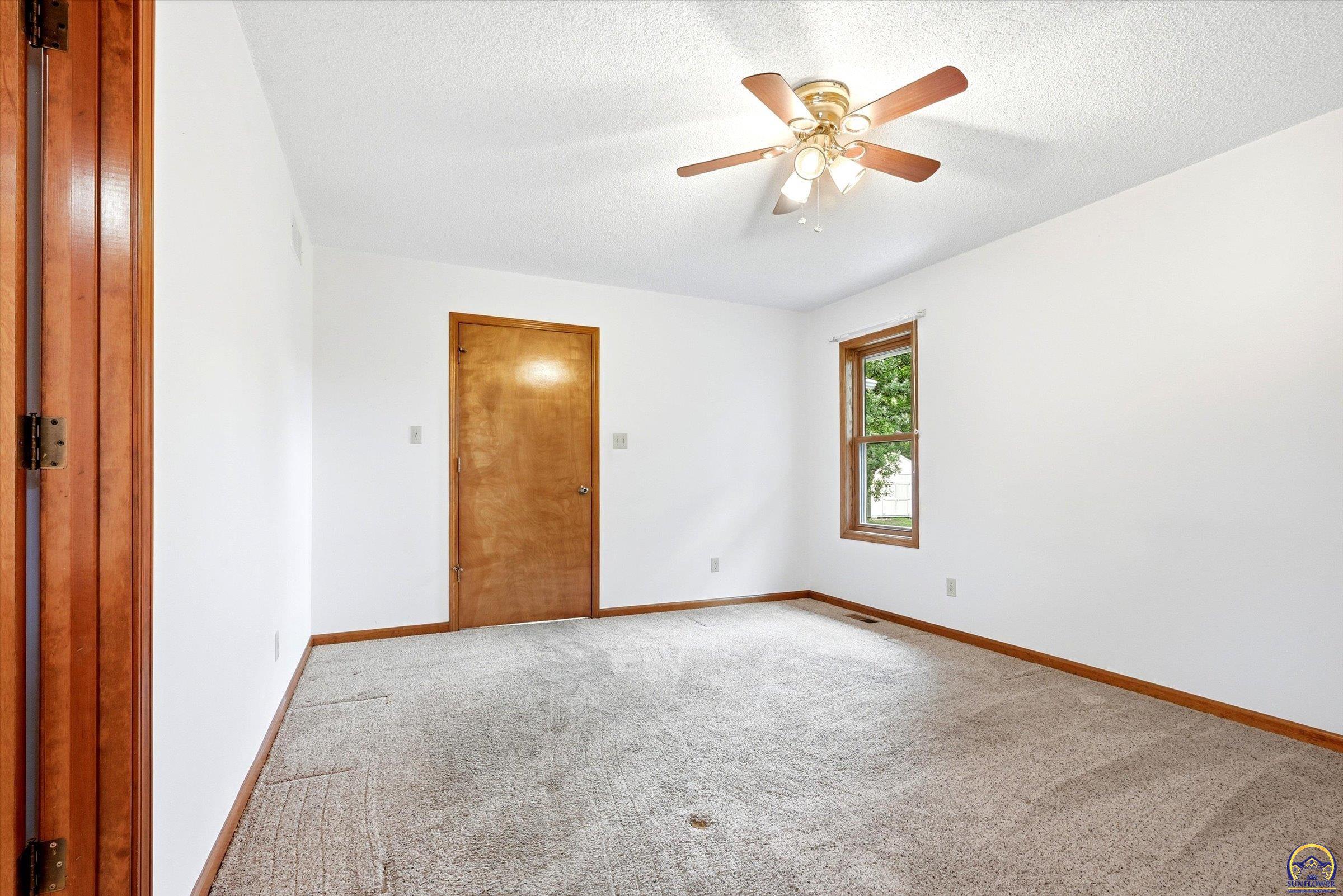 7143 Southwest 33rd Street Topeka, KS 66614 - Photo 14 of 43