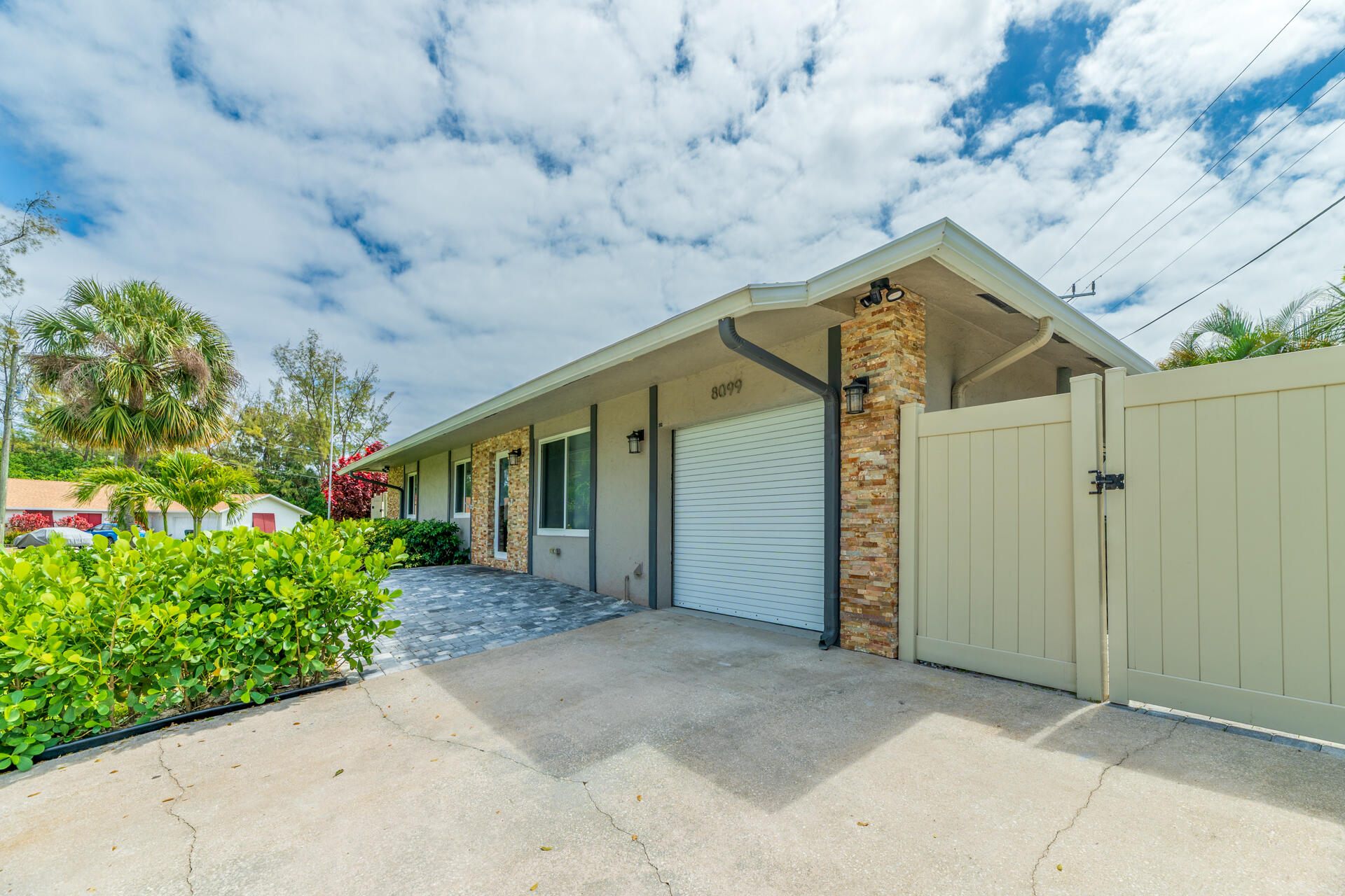 8099 Santa Fe Trail Boca Raton, FL 33487 - Photo 9 of 72 20260415 - 8099 Santa Fe Trail - MR-6