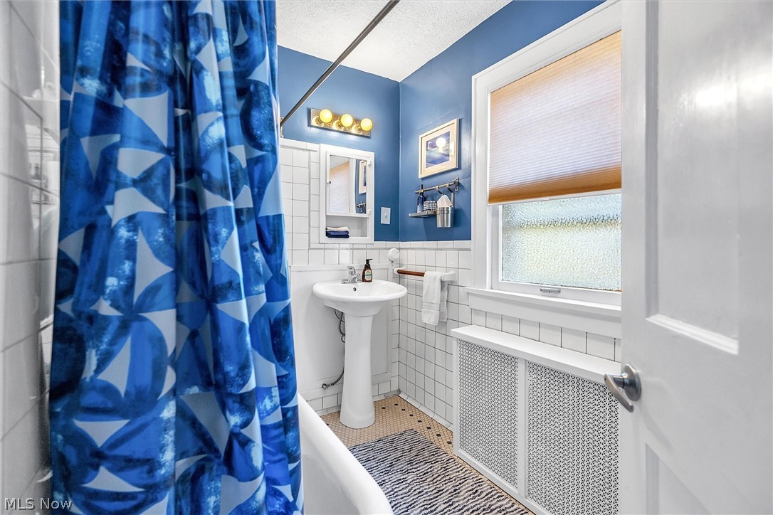 2563 Canterbury Road Cleveland, OH 44118 - Photo 24 of 35 Full Bath