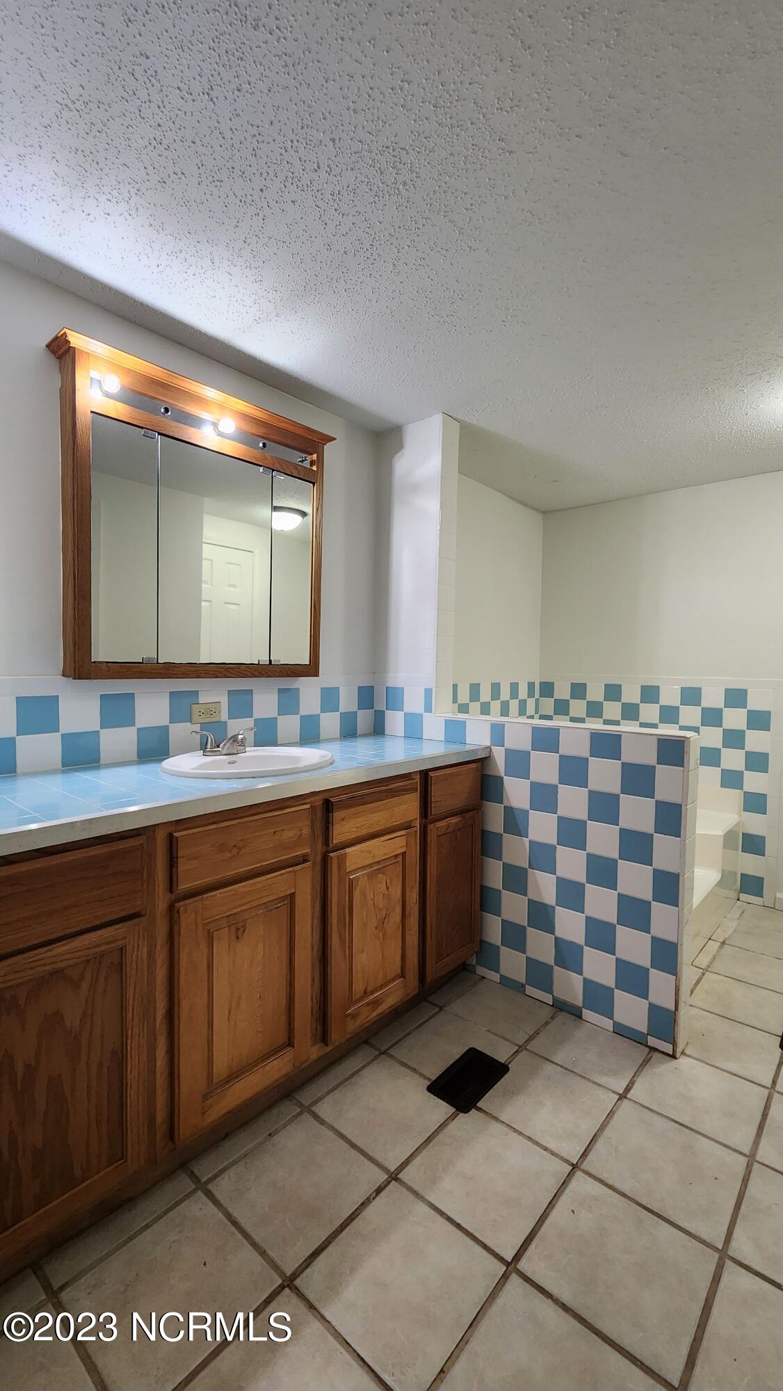 1007 10th Street Midway Park, NC 28544 - Photo 8 of 21 8