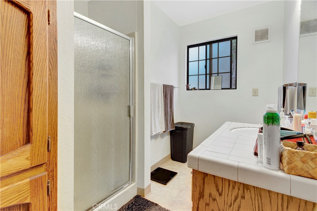 2615 Crows Nest Loop Bradley, CA 93426 - Photo 21 of 31 Primary Bathroom