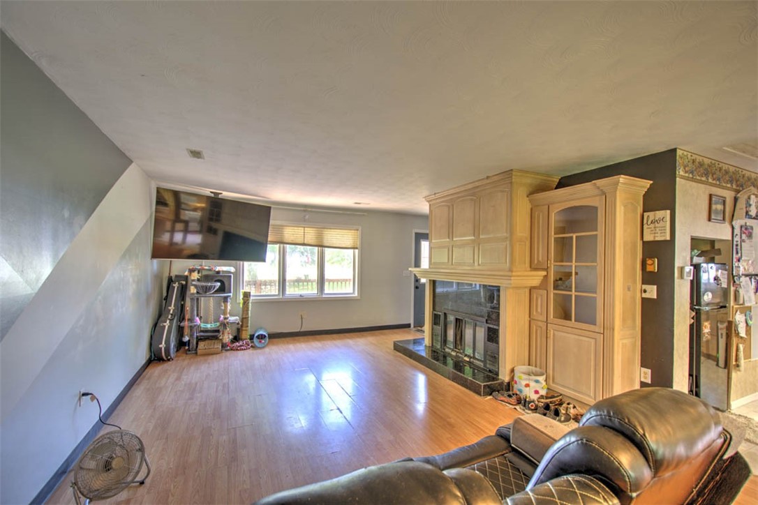 915 East 2700 North Road Moweaqua, IL 62550 - Photo 3 of 25