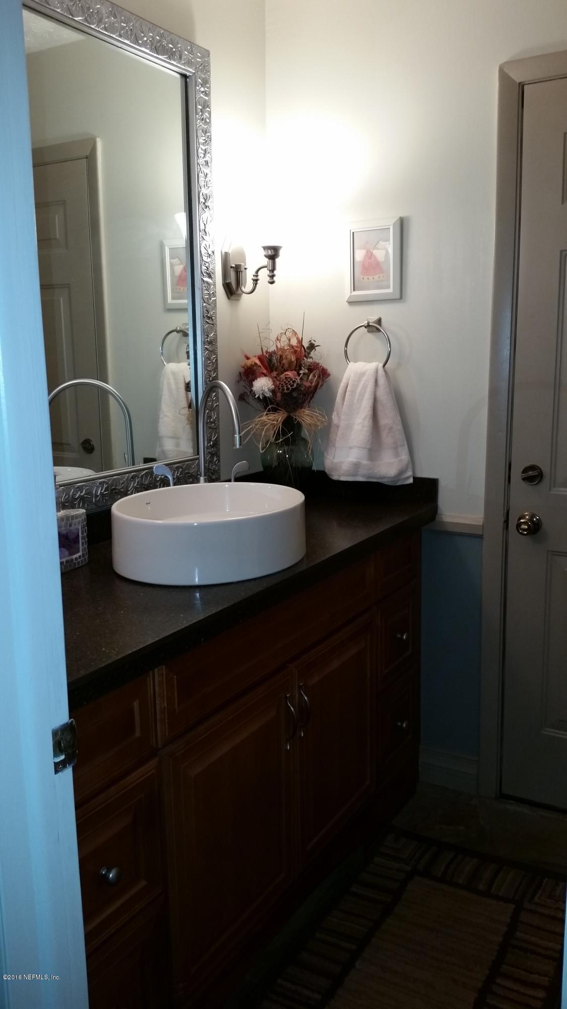 3373 Hermitage Road Jacksonville, FL 32277 - Photo 27 of 61 26 Foyer Bath Sink