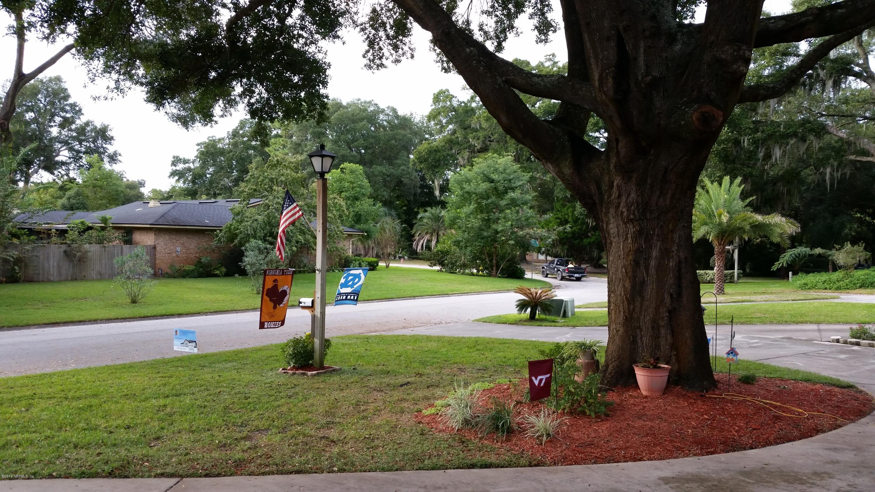 3373 Hermitage Road Jacksonville, FL 32277 - Photo 3 of 61 3 House front circular drive