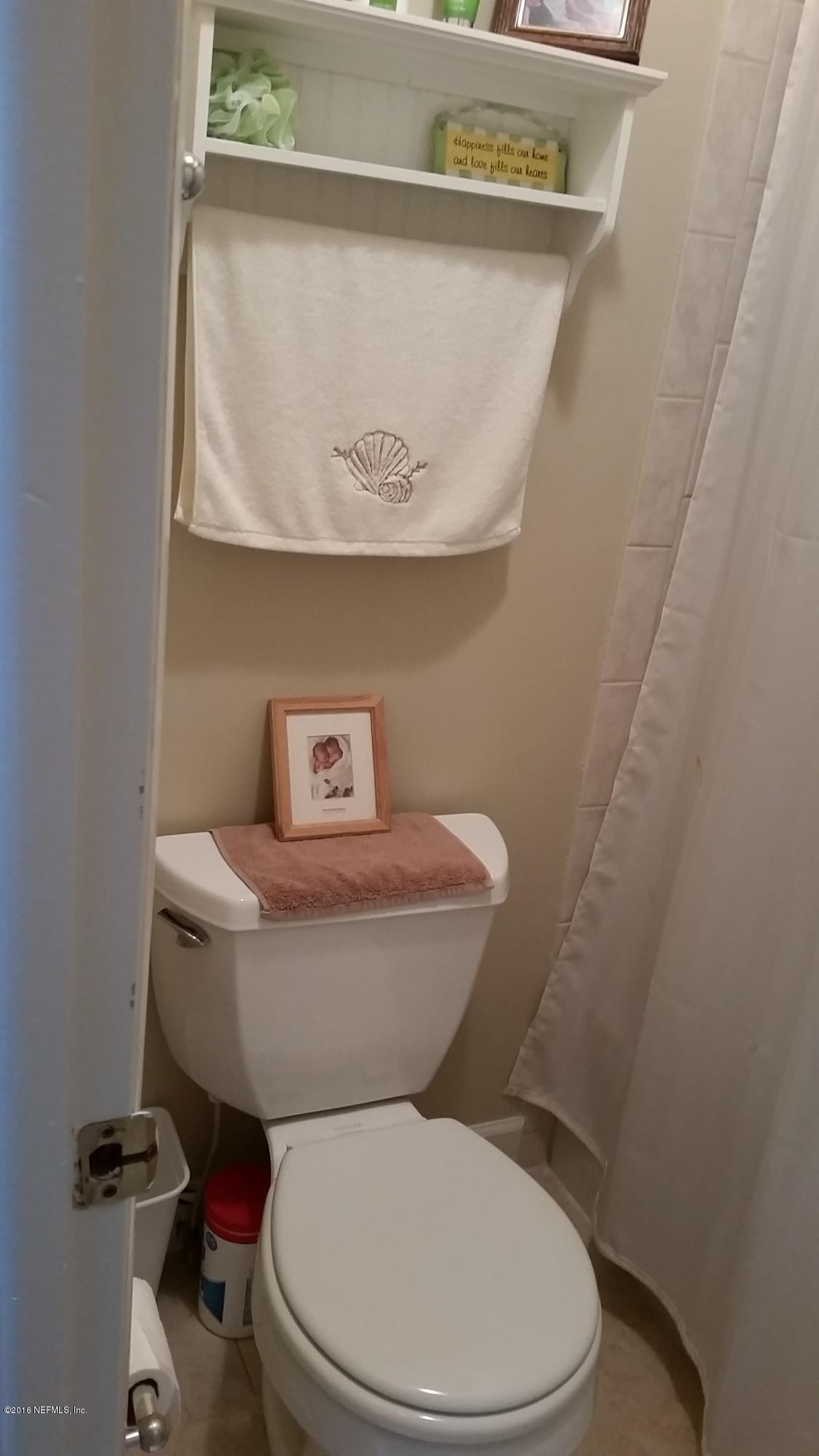 3373 Hermitage Road Jacksonville, FL 32277 - Photo 35 of 61 34 Hall Bath toilet tub area