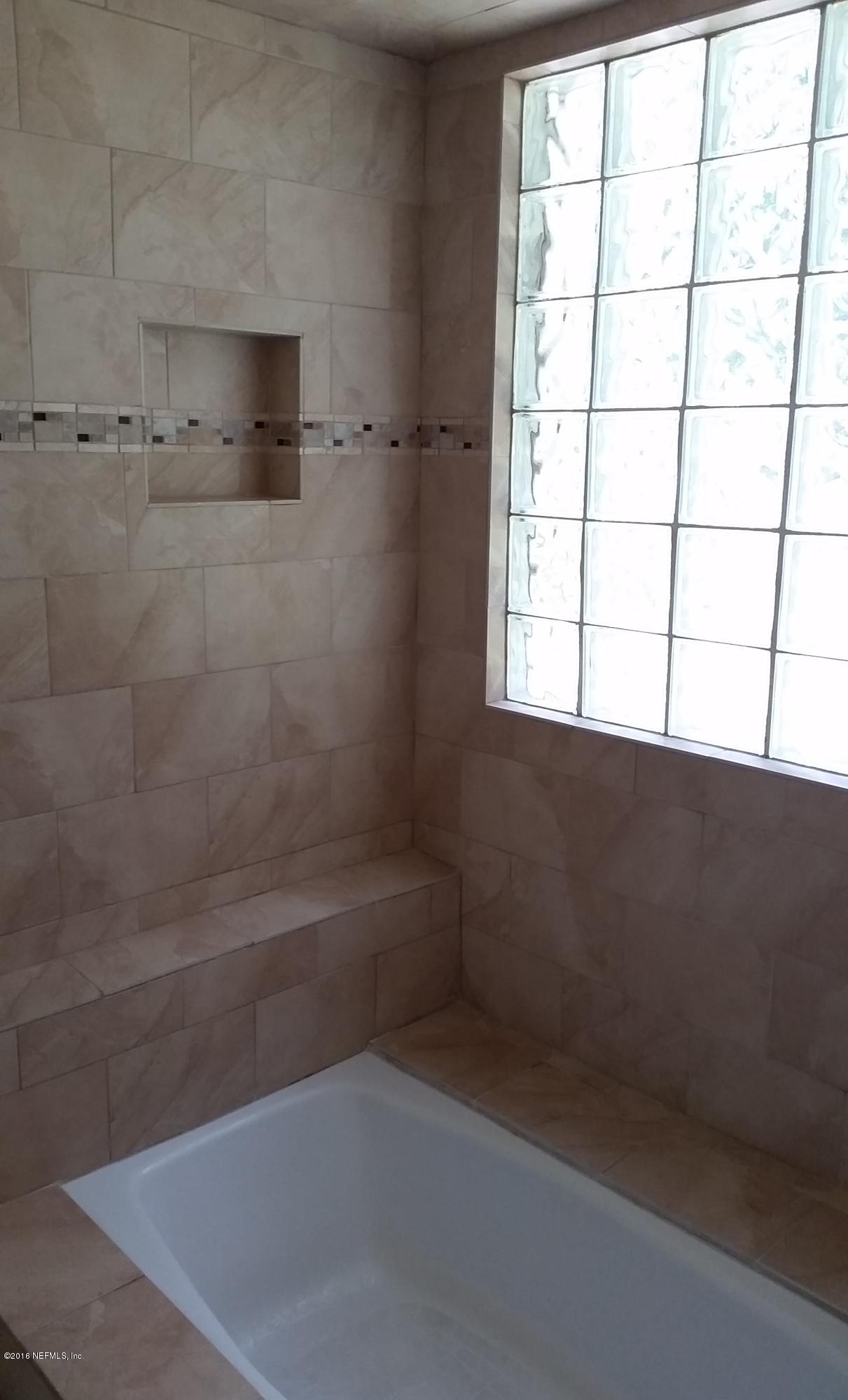 3373 Hermitage Road Jacksonville, FL 32277 - Photo 49 of 61 48 Master Bath Tub