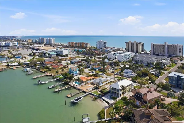 $575,000 | 15424 2nd Street East, Madeira Beach, FL 33708
