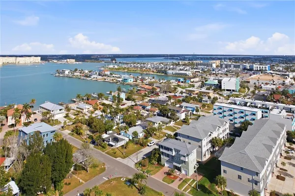 $575,000 | 15424 2nd Street East, Madeira Beach, FL 33708