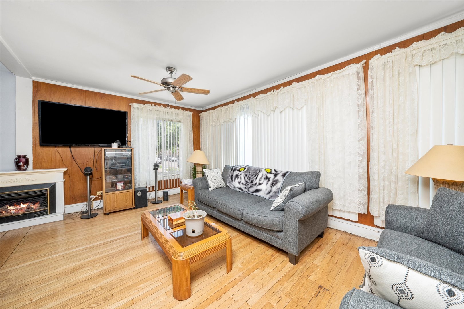 2142 North Mobile Avenue Chicago, IL 60639 - Photo 3 of 28