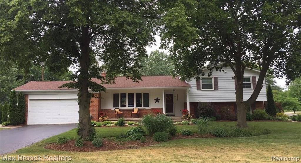 33118 Hearthstone Road Farmington Hills, MI 48334 - Photo 1 of 37