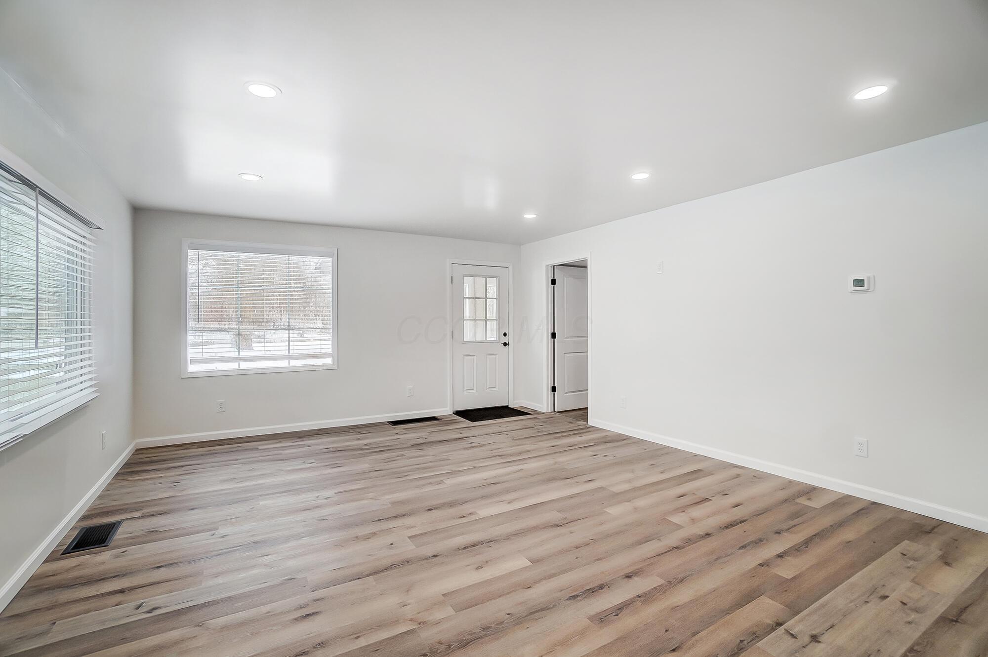 1896 Dyer Road Grove City, OH 43123 - Photo 8 of 51