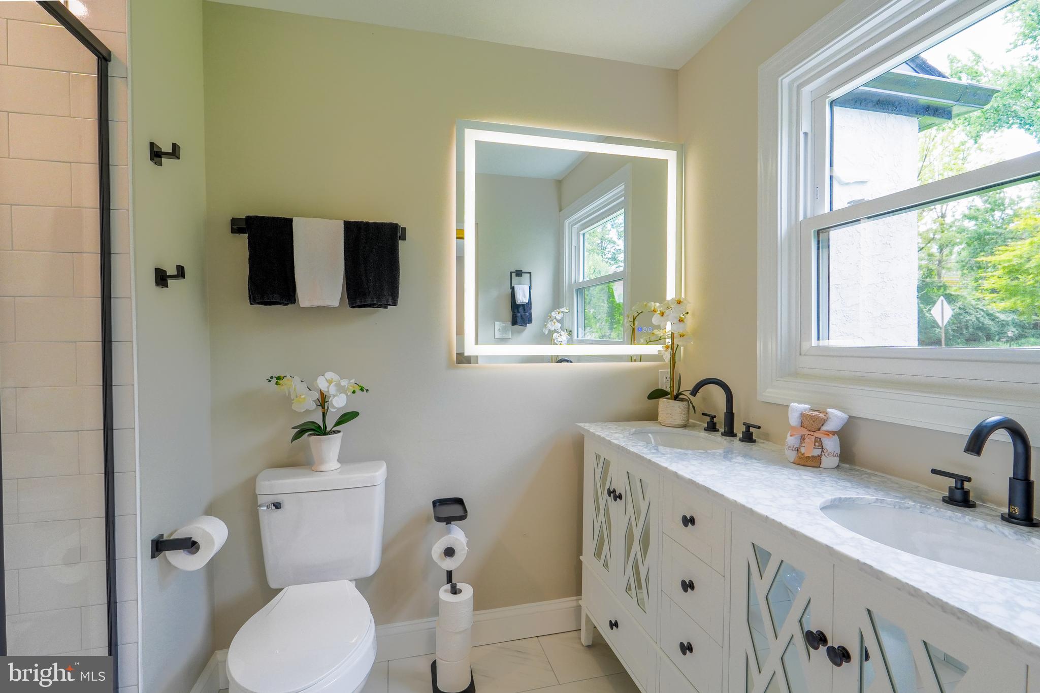 501 Flora Circle Springfield, PA 19064 - Photo 27 of 42 Primary Bathroom