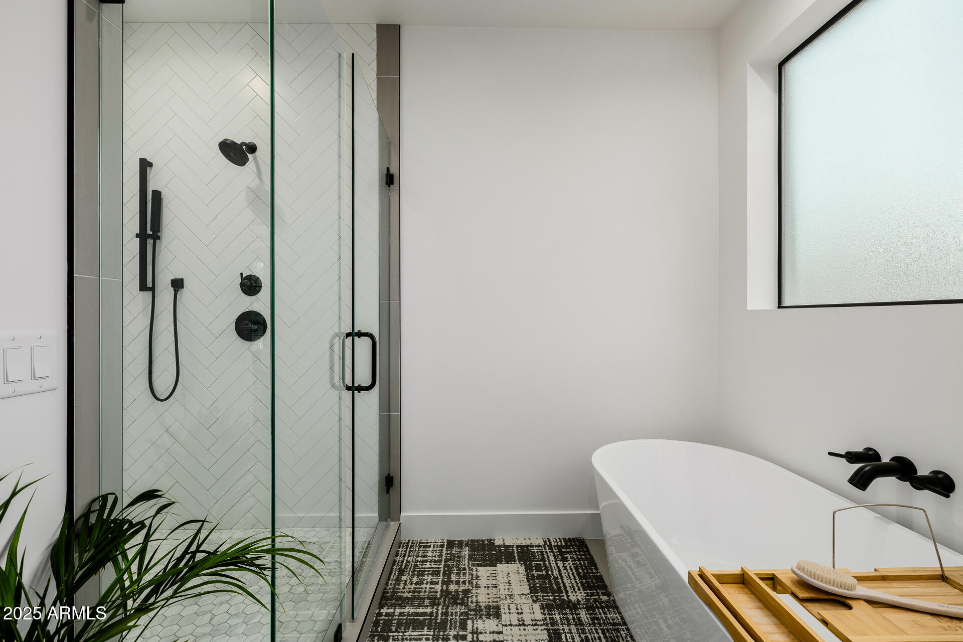 7245 North 13th Lane Phoenix, AZ 85021 - Photo 16 of 40 a bathroom with a bathtub and shower