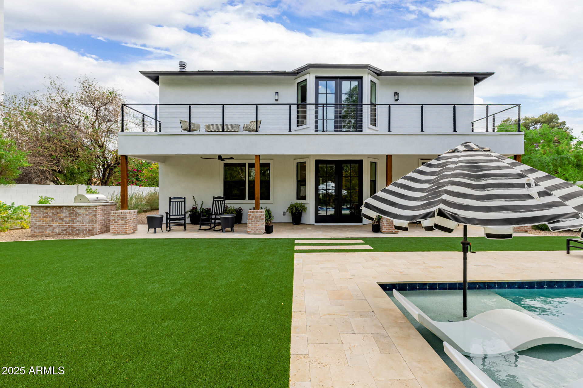 7245 North 13th Lane Phoenix, AZ 85021 - Photo 29 of 40 a front view of a house with garden
