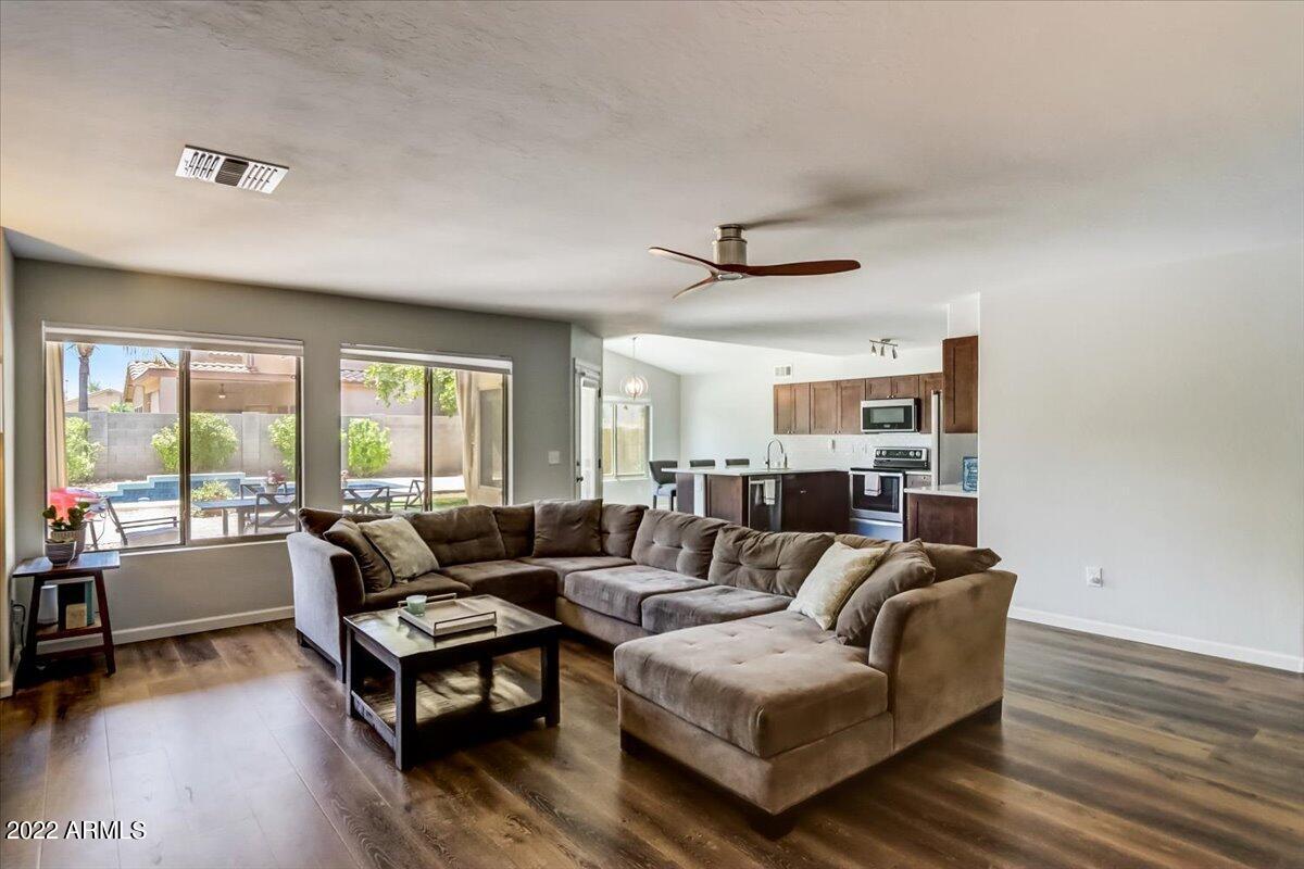 2101 East Appaloosa Road Gilbert, AZ 85296 - Photo 8 of 49 18-E Appaloosa Rd-018
