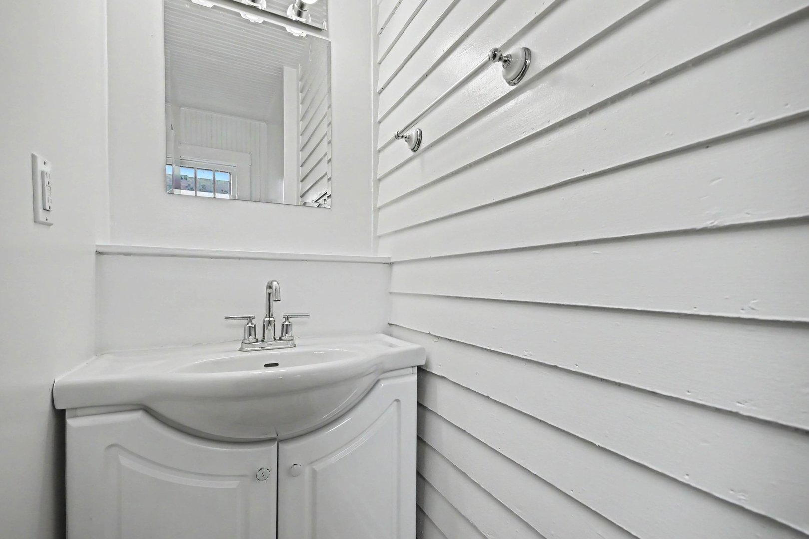 662 Bent Street Elgin, IL 60120 - Photo 12 of 24