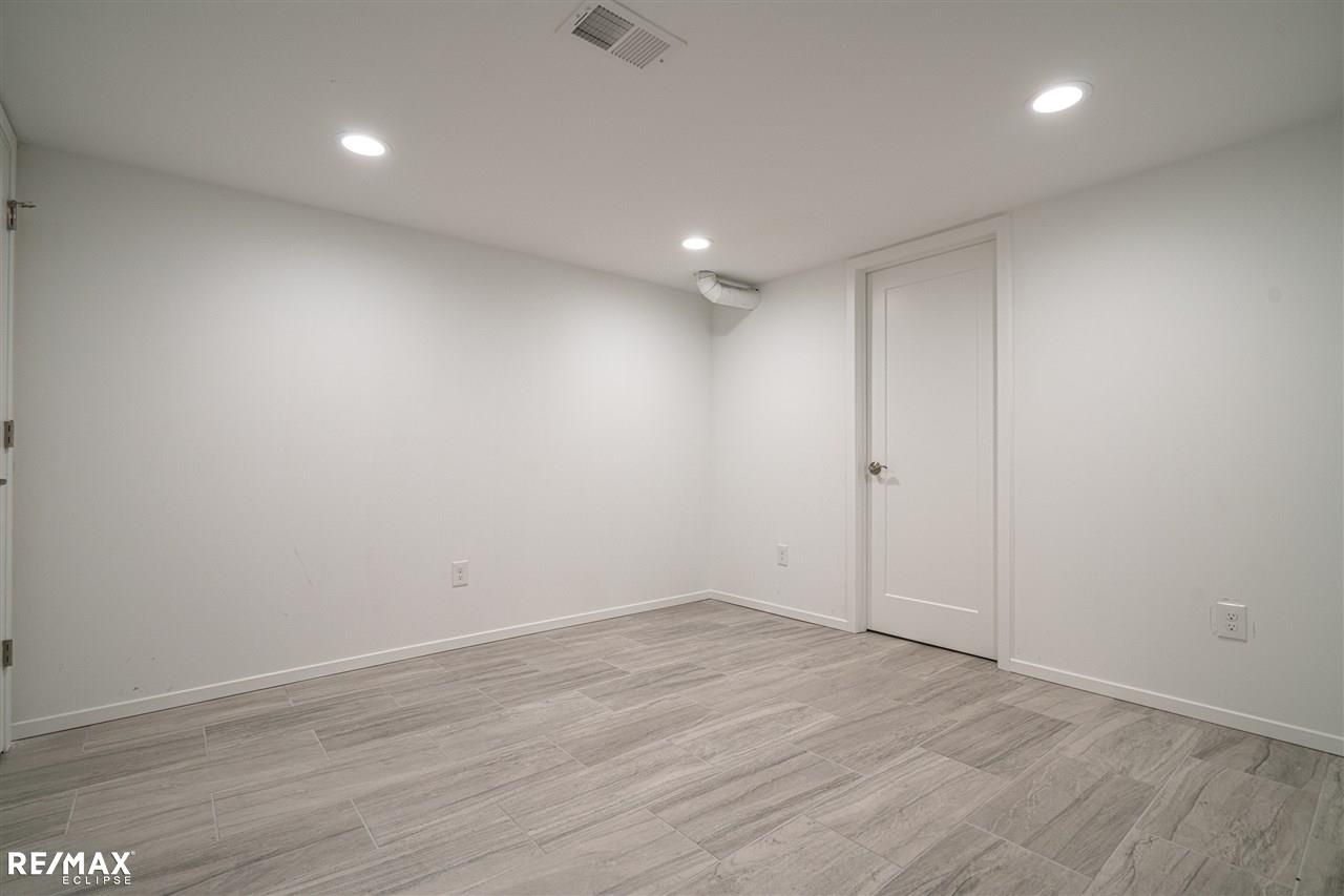 28262 Quail Hollow Road Farmington, MI 48331 - Photo 32 of 37 50012234-31.JPG