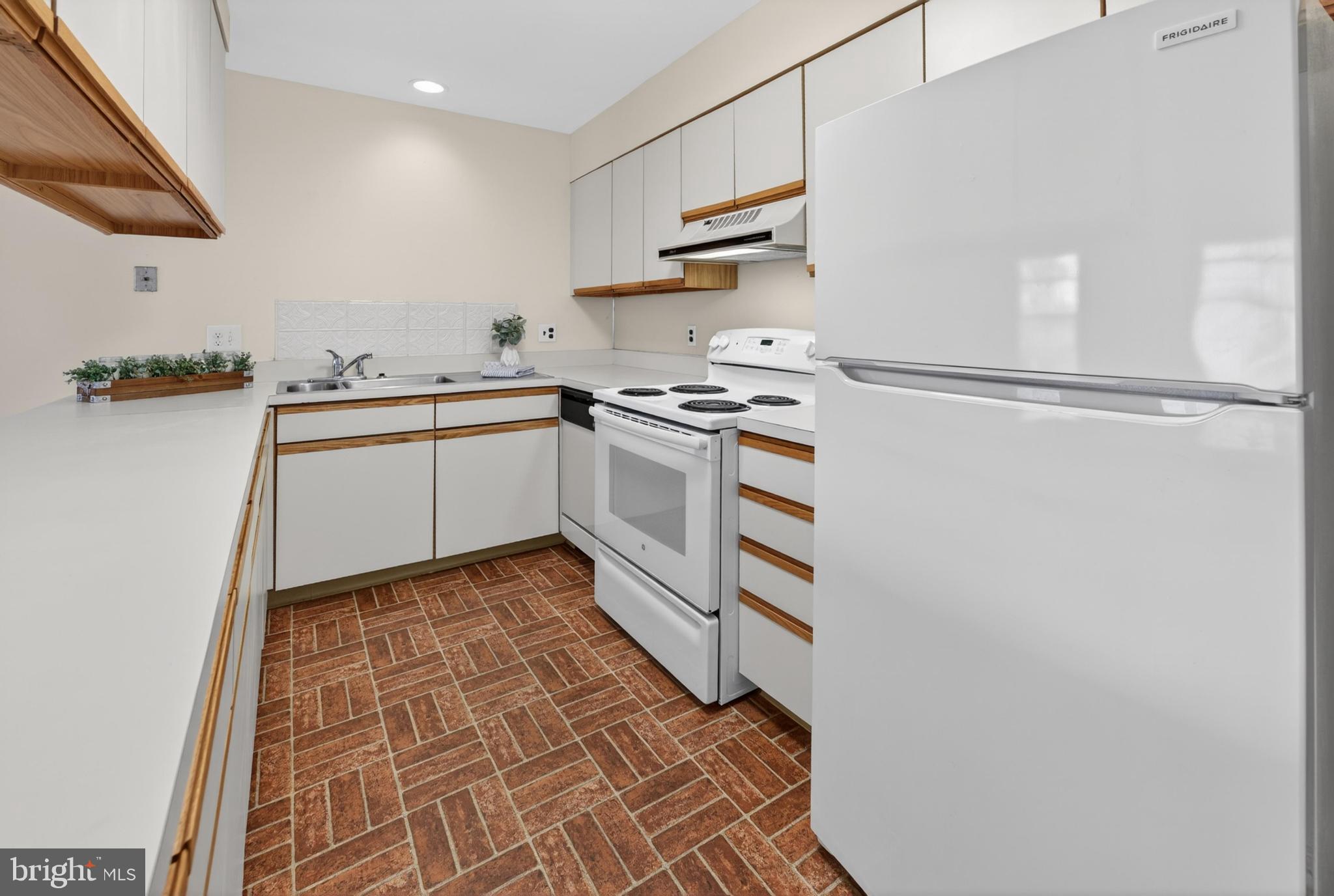 46 Buttonwood Street Mount Holly, NJ 08060 - Photo 12 of 26 Dishwasher, Range/Oven (2017)