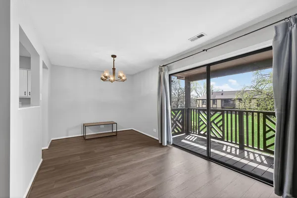$1,850 | 1700 Lakecliffe Drive, Unit C, Wheaton, IL 60189