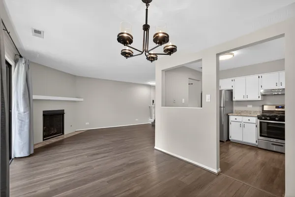 $1,850 | 1700 Lakecliffe Drive, Unit C, Wheaton, IL 60189