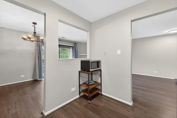 $1,850 | 1700 Lakecliffe Drive, Unit C, Wheaton, IL 60189