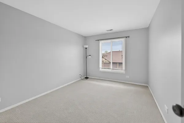 $1,850 | 1700 Lakecliffe Drive, Unit C, Wheaton, IL 60189