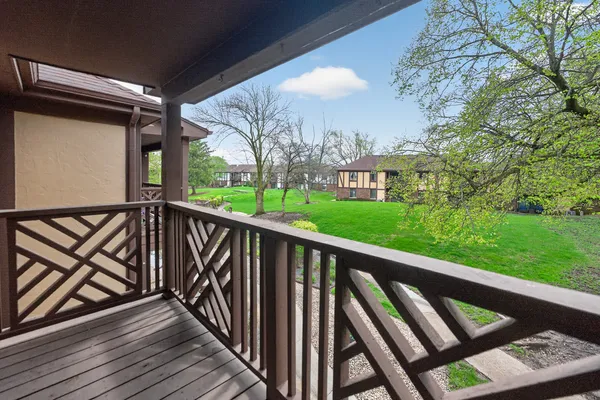 $1,850 | 1700 Lakecliffe Drive, Unit C, Wheaton, IL 60189