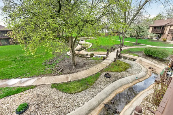 $1,850 | 1700 Lakecliffe Drive, Unit C, Wheaton, IL 60189