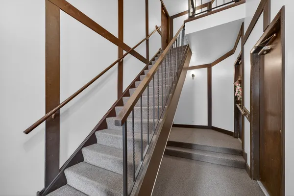 $1,850 | 1700 Lakecliffe Drive, Unit C, Wheaton, IL 60189