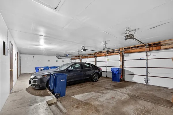 $1,850 | 1700 Lakecliffe Drive, Unit C, Wheaton, IL 60189