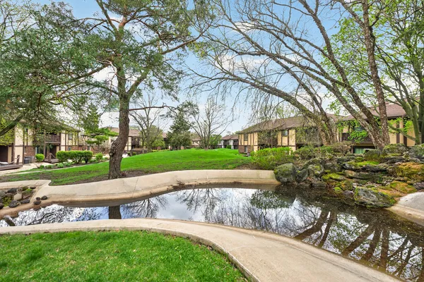 $1,850 | 1700 Lakecliffe Drive, Unit C, Wheaton, IL 60189