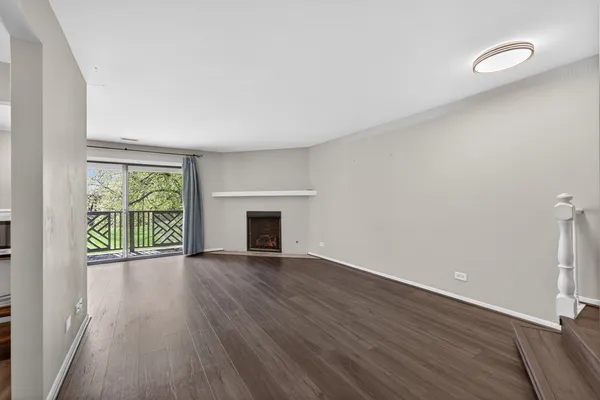 $1,850 | 1700 Lakecliffe Drive, Unit C, Wheaton, IL 60189