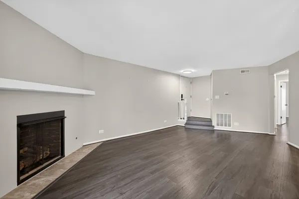 $1,850 | 1700 Lakecliffe Drive, Unit C, Wheaton, IL 60189