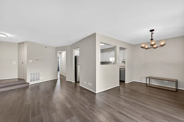 $1,850 | 1700 Lakecliffe Drive, Unit C, Wheaton, IL 60189