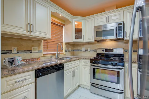 $3,400 | 41 Beechwood Avenue, Mount Vernon, NY 10553