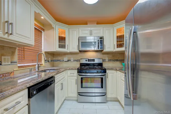 $3,400 | 41 Beechwood Avenue, Mount Vernon, NY 10553