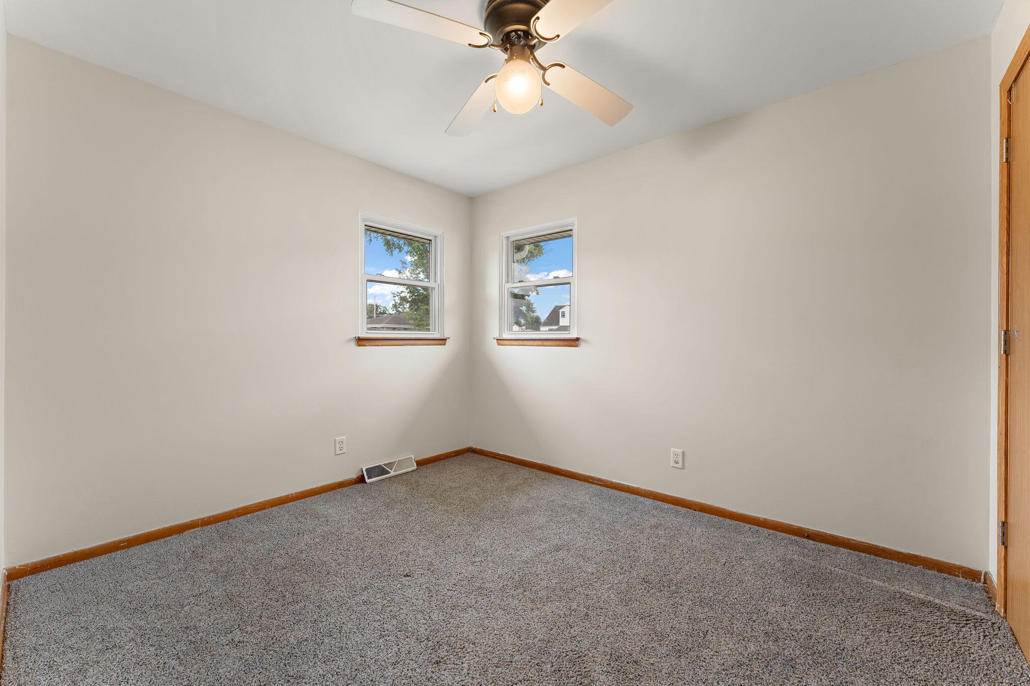 924 North Elmer Street Griffith, IN 46319 - Photo 9 of 22 2048x1365