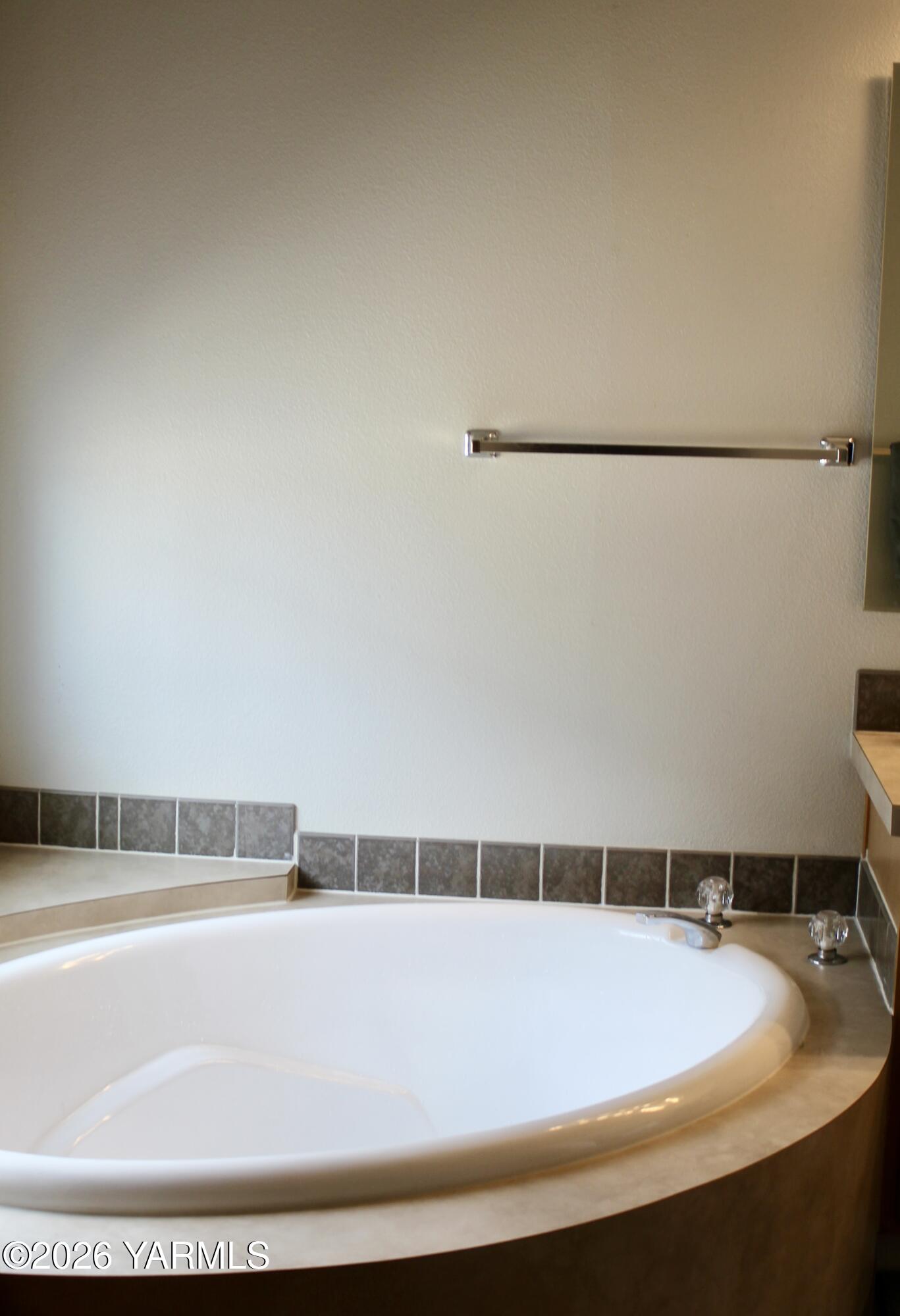 1101 Gore Road Selah, WA 98942 - Photo 31 of 42 Primary bath(1)