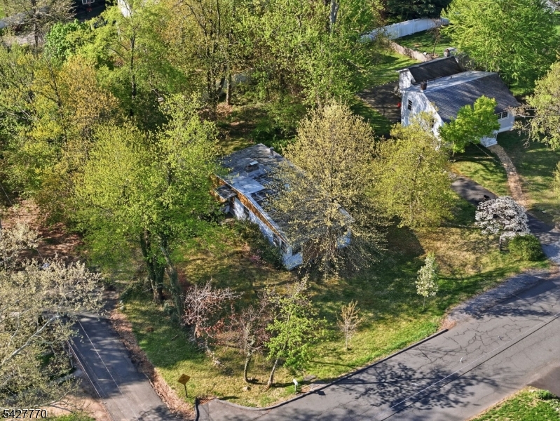 101 Gates Avenue Gillette, NJ 07933 - Photo 5 of 12