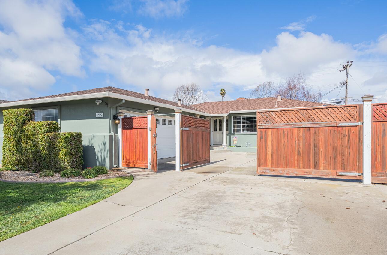 a view of a house with a backyard